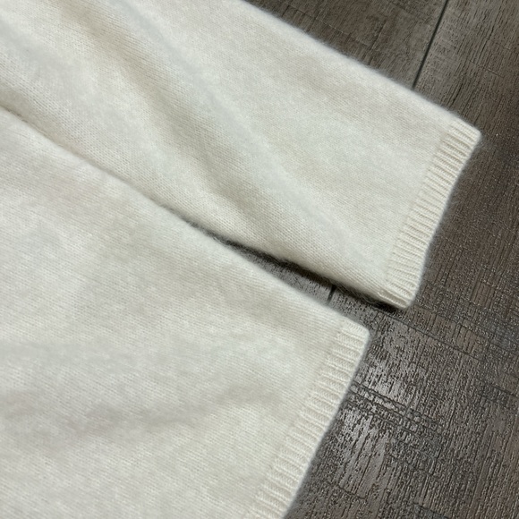 Lisa Yang Natalia brushed cashmere sweater in cream - Picture 7 of 8